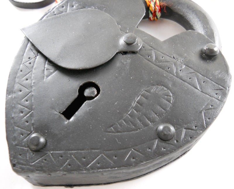 GSM Large Antique Reproduction Heart Padlock with Key - Image 3